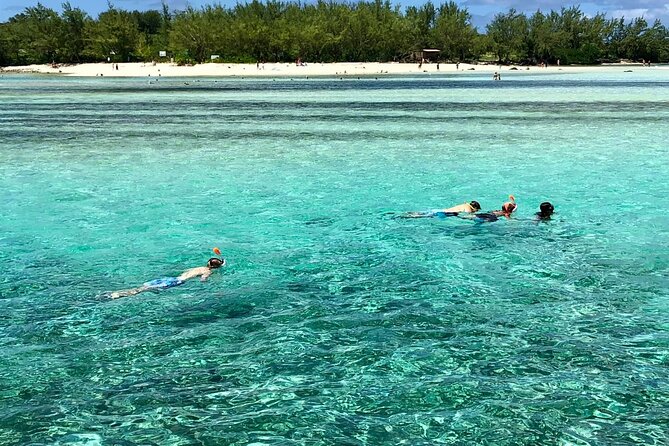 All inclusive CATAMARAN with BBQ : Ile aux cerf & GRSE waterfall - GRSE Waterfall, a scenic stop with a practical limit