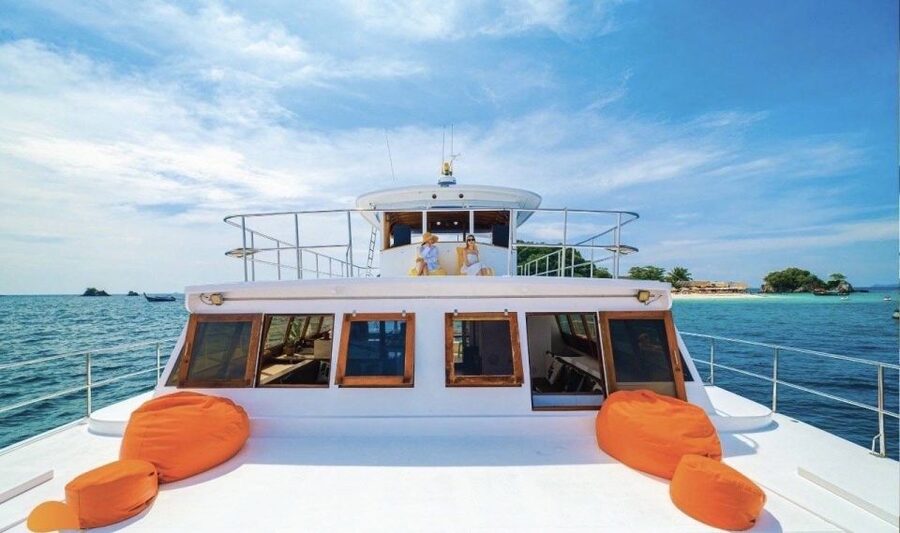 Amazing Coral Island & Sunset Dinner with Power Catamaran - Kayaking and paddleboarding: fun, but do not expect unlimited turns