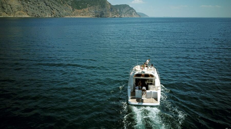 Arrábida Full-Day Yacht Tour from Lisbon - Portinho da Arrábida and the lunch choice