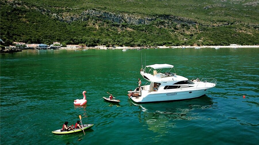 Arrábida Full-Day Yacht Tour from Lisbon - What the 8-passenger yacht changes