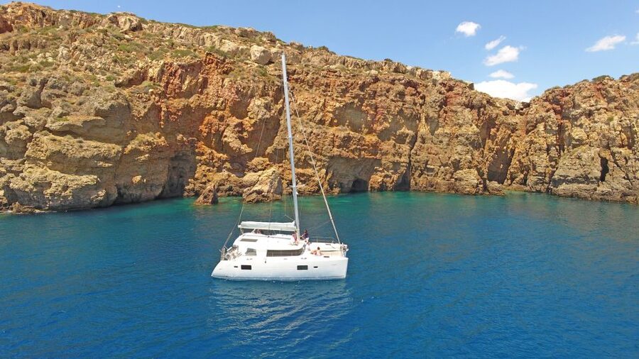 Athens: Riviera Catamaran Cruise with Meal and Drinks - Food and hospitality are the strongest points