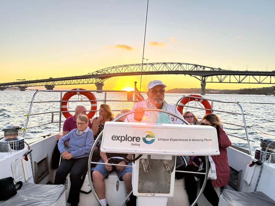 Auckland: Harbour Sailing Cruise with 3-Course Dinner - Sailing Waitematā Harbour as Auckland lights up