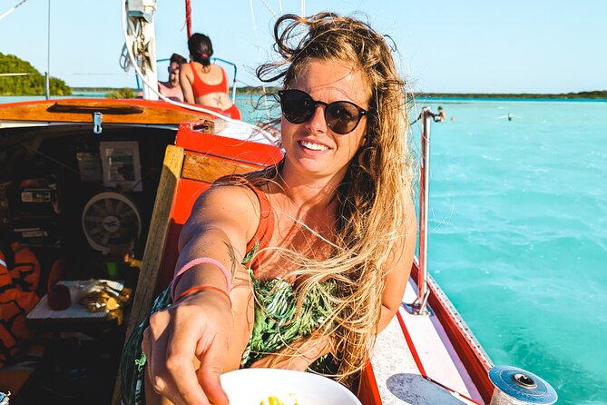 Bacalar: 4hr Private Sailing Tour with Guacamole & Drinks - Canal de los Piratas and Isla de los Pájaros