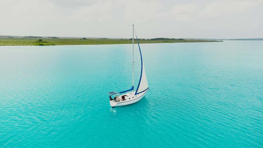 Bacalar Lagoon Sailing Tour with Open Bar and Mexican Lunch - The abandoned hotel and the human traces of Bacalar