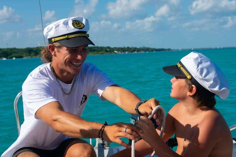 Bacalar: Private Sailboat Tour with Lagoon Swimming - Fruit, drinks, and the return to the marina