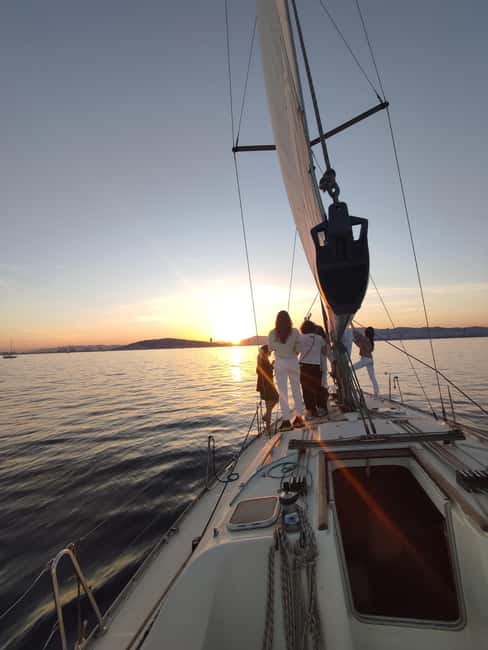 Barcelona Badalona : Sailboat Tour, Snacks, Drinks, Swimming - Leaving from Badalona and finding the boat