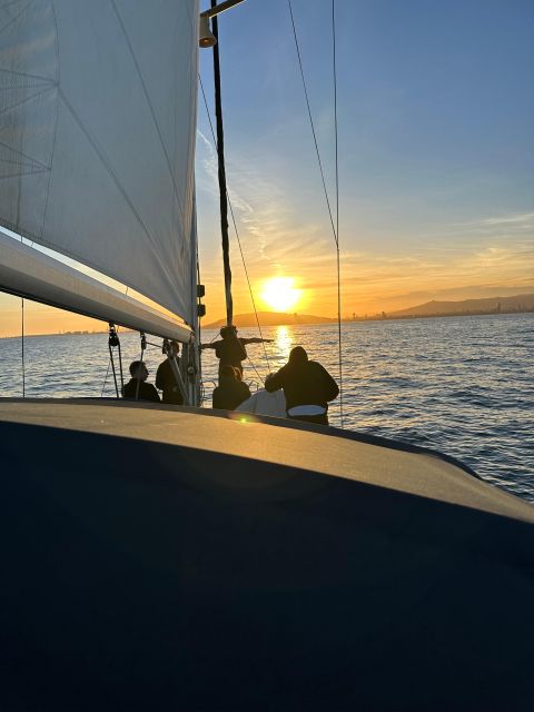 Barcelona: Boat trip with cava in amazing sailboat - FAQ