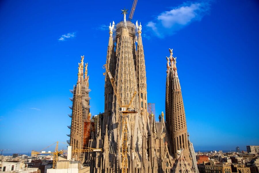 Barcelona Guided Sagrada Familia Tour & Sailing Experience - Meeting your guide outside Sagrada Familia