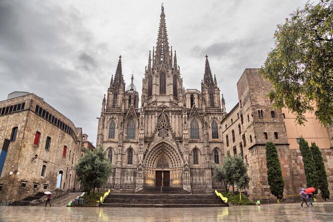 Barcelona Helicopter, Sailboat & Old Town Private Walking Tour - Key points at a glance