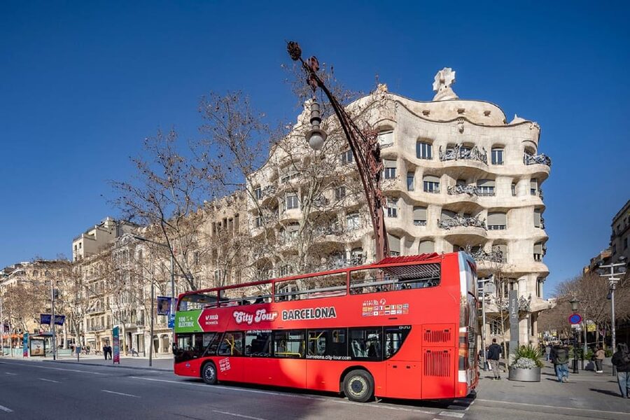 Barcelona: Hop-On Hop-Off Bus with Sailing Cruise - The green East route and Barcelona’s modernist icons