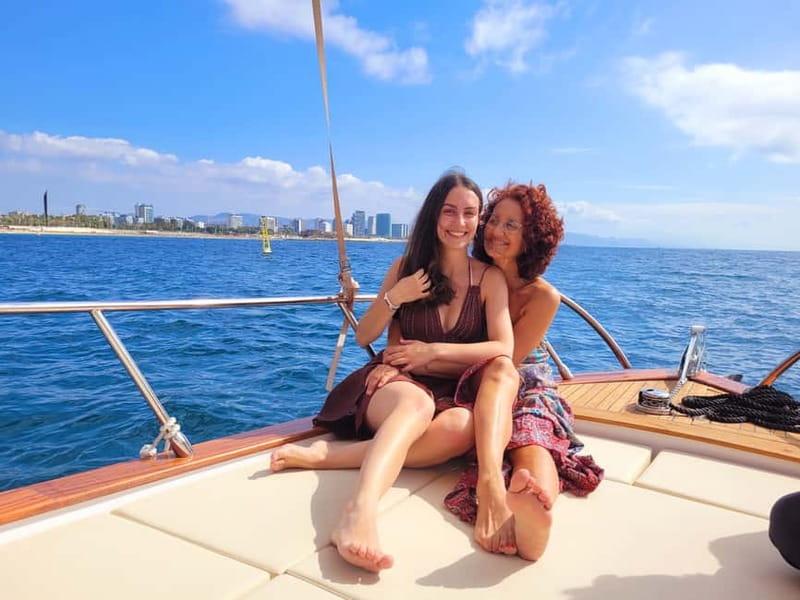 Barcelona: Private Classic Yacht Tour with Drinks - Is the boat comfortable for six people?
