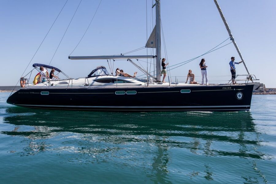Barcelona: Private Luxury Sailing Tour - How long should you book?