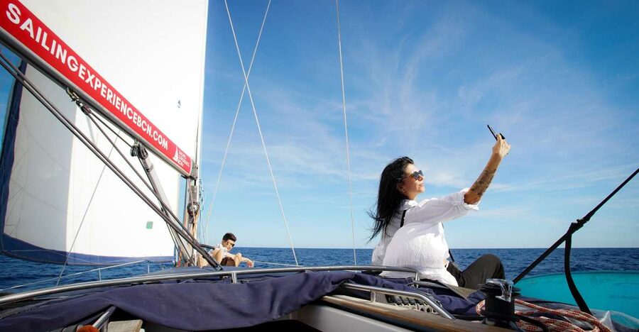 Barcelona: Private Sailing Experience from Port Olimpic - Languages, timing, and practical planning