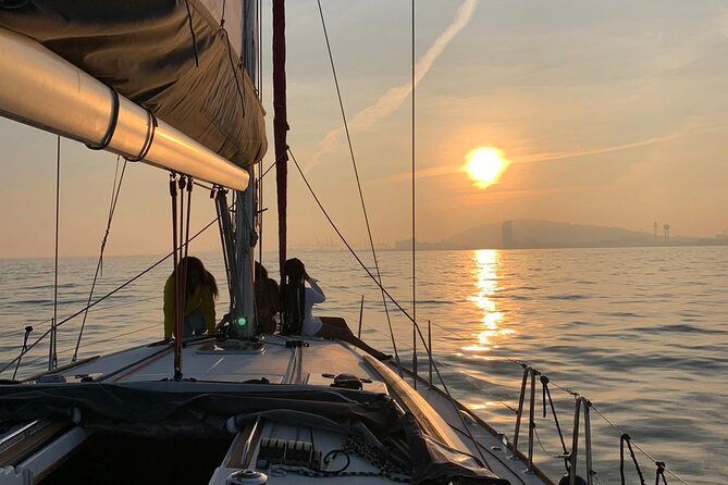 Barcelona Private Sunset Sailing with Drinks - Meeting at Port Olímpic