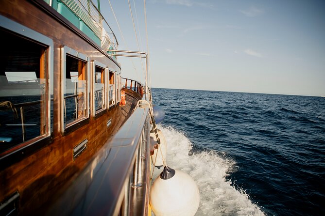 Barcelona Sailing Cruise by Aperol Spritz - Music, mood, and the lack of commentary
