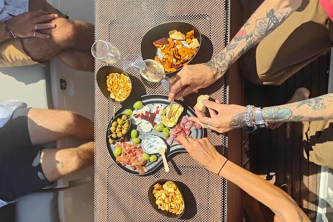 Barcelona Sailing Experience 2 hs w/Premium Snacks & Drinks - Key points to know before you sail
