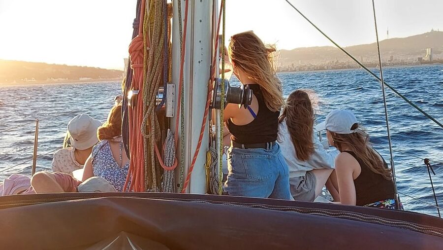 Barcelona Sailing Tour Drinks, snacks Swim & Stunning Views - Practical tips for a smoother outing