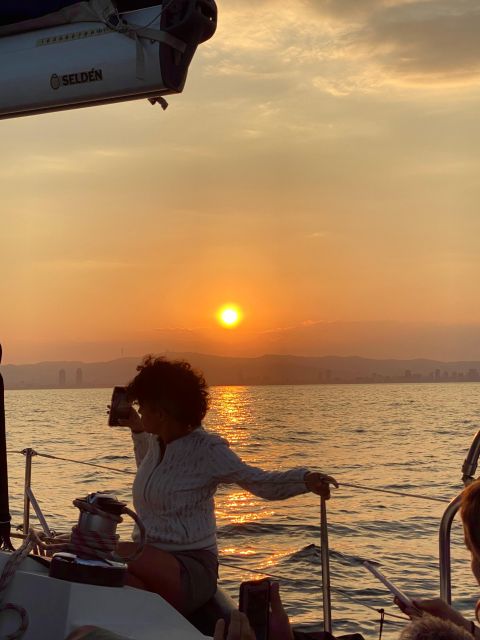 Barcelona: Sailing Tour with a Glass of Cava - Why the small group matters