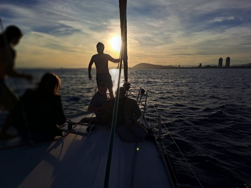 Barcelona: Sailing Tour with Drinks and Snacks - Thirty minutes for photographs and skyline views