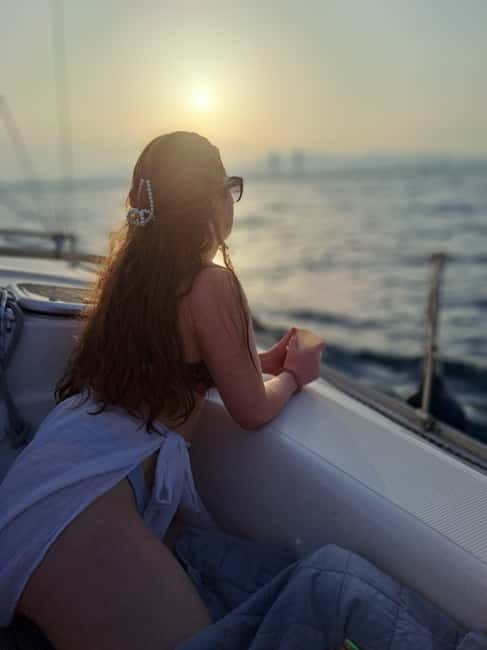 Barcelona: Sailing Tour with Drinks and Snacks - What makes the captain important
