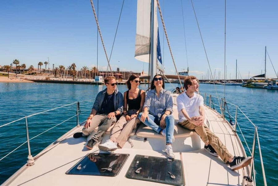 Barcelona: Sailing tour with open bar and aperitive - Key Points