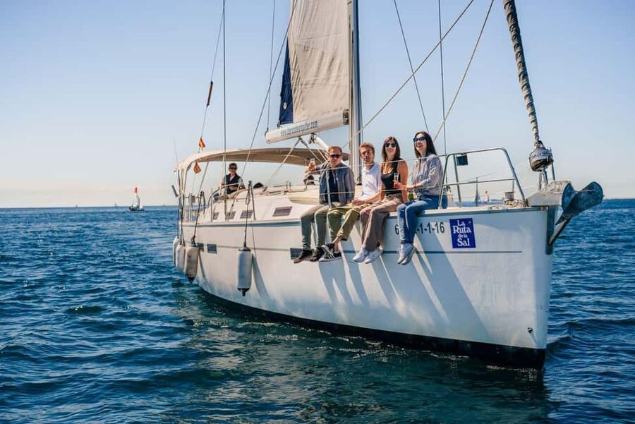 Barcelona: Sailing tour with open bar and aperitive - The Final Call