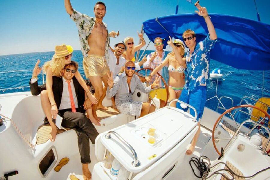 Barcelona: Sailing tour with open bar and aperitive - The First 45 Minutes Under Sail