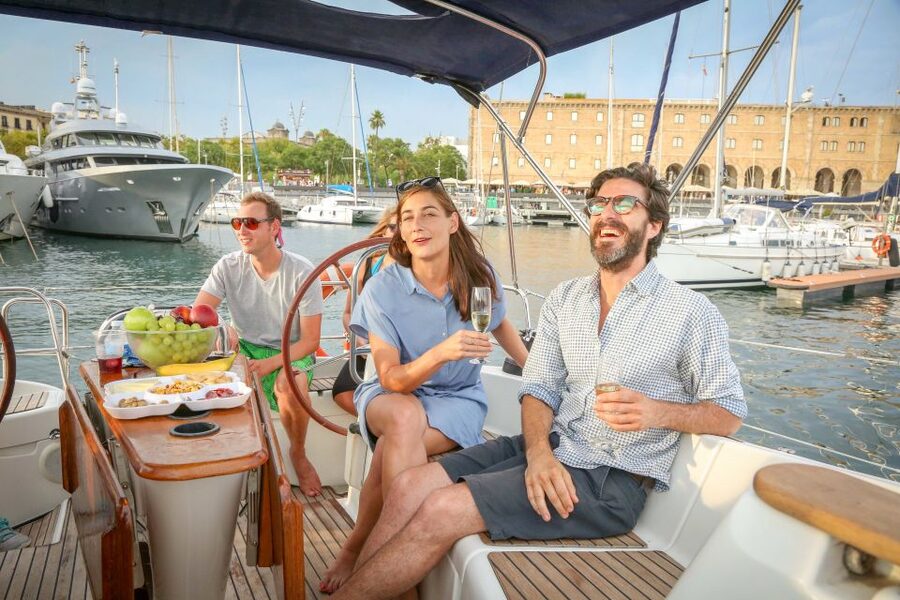Barcelona: Sailing Tour with Spanish Tapas and Drinks - Spanish tapas, snacks, and the 9:30 brunch