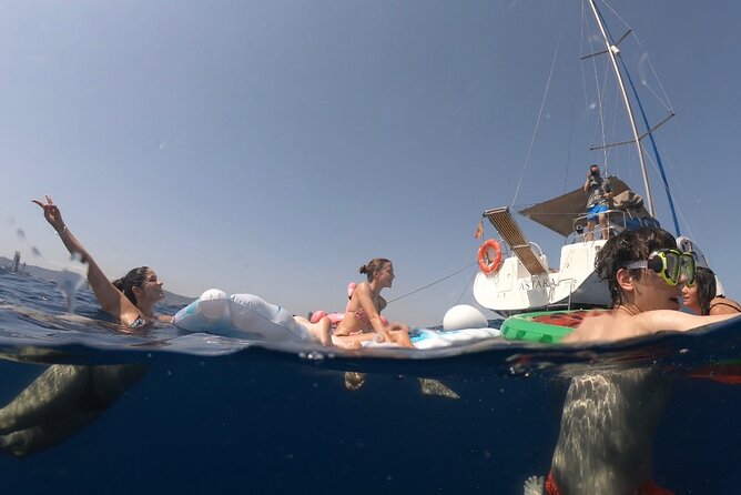 Barcelona Sailing Tour with Swimming, Snacks and Drinks - How the 2.5-hour timing affects the value