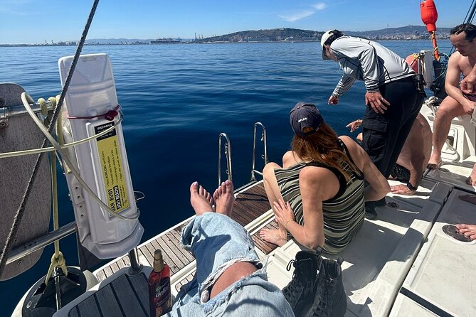 Barcelona: Sailing Tour with Tapas, Drinks, Swim & Sunset Option - How the small group changes the experience