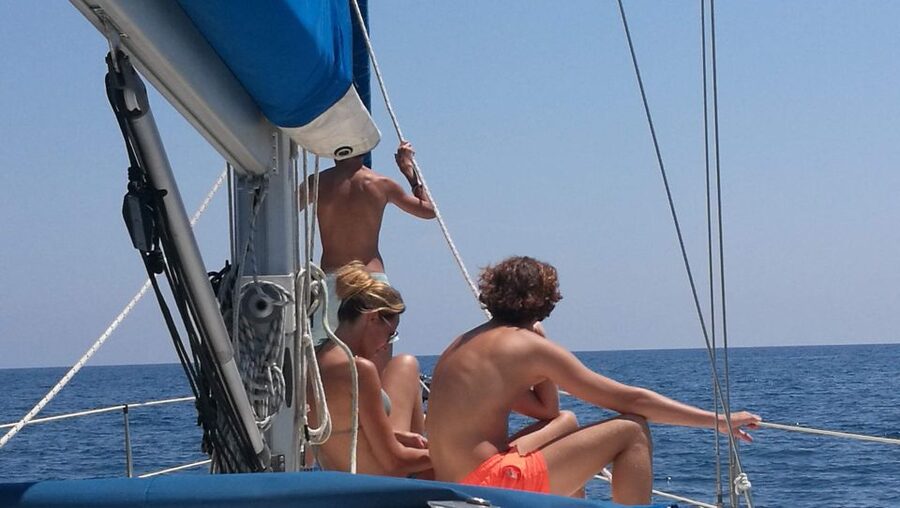 Barcelona: Sailing Trip with Drinks and Snacks - What the 90-minute route actually feels like
