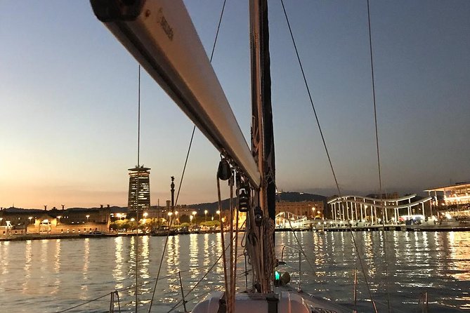 Barcelona Sunset and Day Sailing Cruise - Finding the boat and preparing well