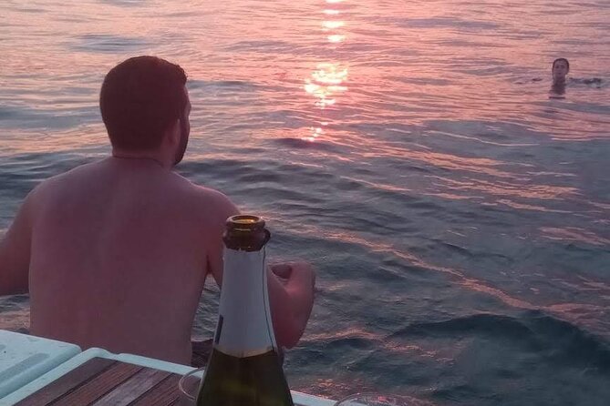 Barcelona Sunset Private Sailing & Live Spanish Guitar & open Bar - What the private format really gives you