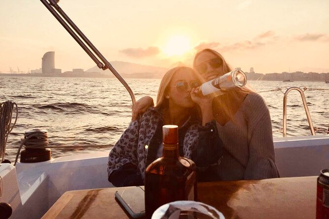 Barcelona Sunset Private Sailing with Live Saxophone and Open bar - What the private format means for your group