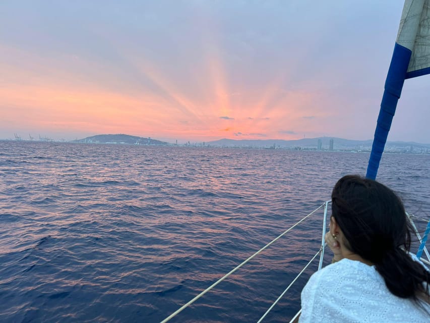 Barcelona: Sunset Sailboat Cruise with Drinks and Snacks - Boarding a seven-person sailboat