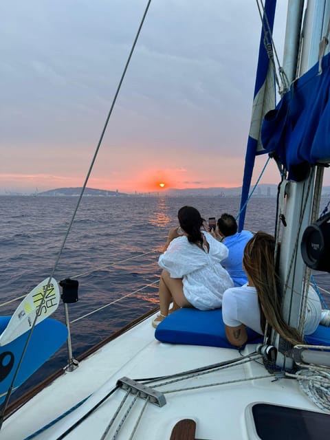 Barcelona: Sunset Sailboat Cruise with Drinks and Snacks - Finding Gate 8 and Mooring 901