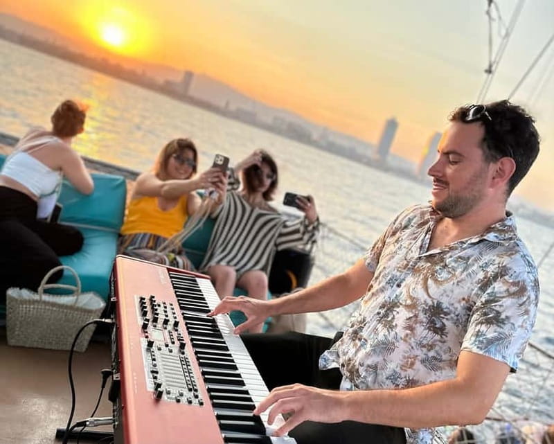 Barcelona: Sunset Sailing Cruise with Live Music - What the 1.5-hour sailing feels like