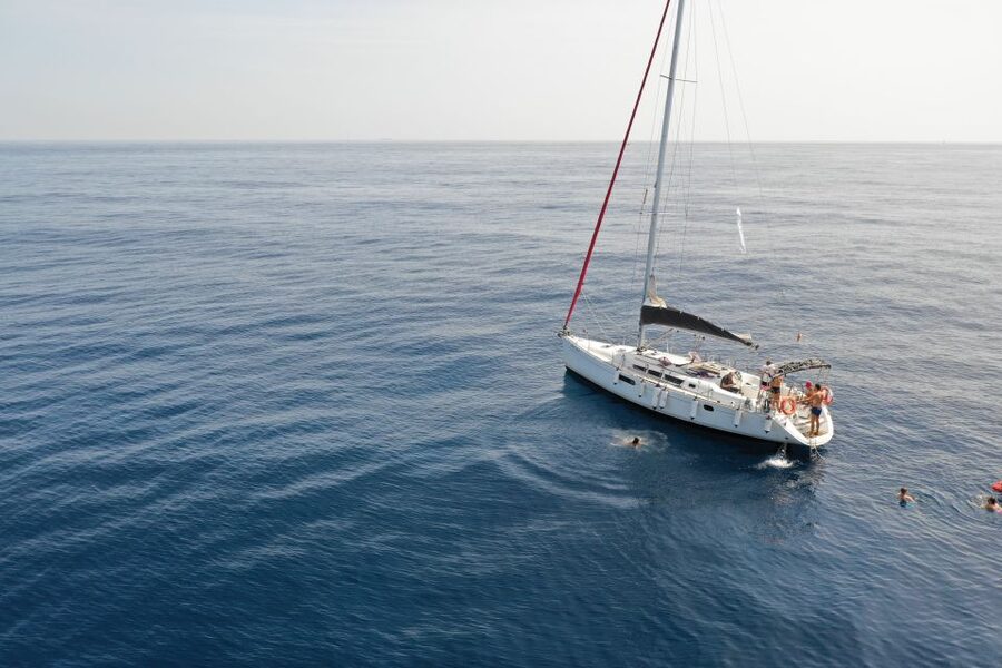 Barcelona: Sunset Sailing Experience with Snacks and Cava - Sunset timing and the winter question
