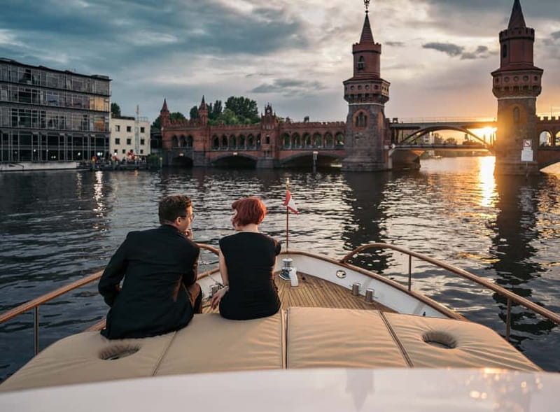 Berlin: Boat Sightseeing Tour on Electric Motor Yacht - Choosing the best seat on Fitzgerald