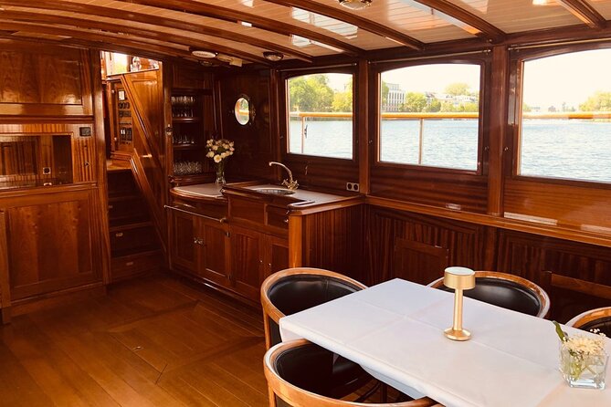 Berlin Boot Sightseeing Tour on Electric Private Yacht - Passing the Reichstag and Federal Chancellery