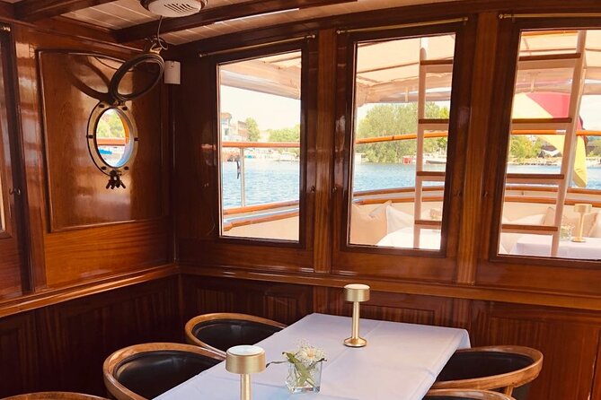 Berlin Boot Sightseeing Tour on Electric Private Yacht - The recorded commentary and what you should expect
