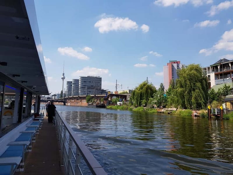 Berlin: East Side Gallery Spree Cruise in a Solar Catamaran - A quiet start at Jannowitzbrücke