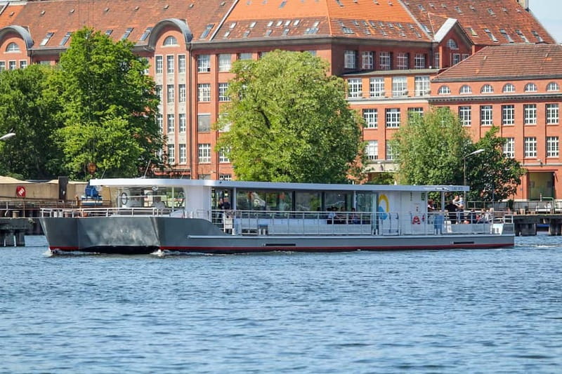 Berlin: East Side Gallery Spree Cruise in a Solar Catamaran - The change of pace at Treptow Park