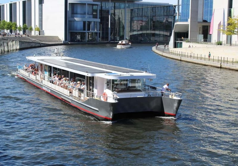 Berlin: East Side Gallery Spree Cruise in a Solar Catamaran - What the solar catamaran changes