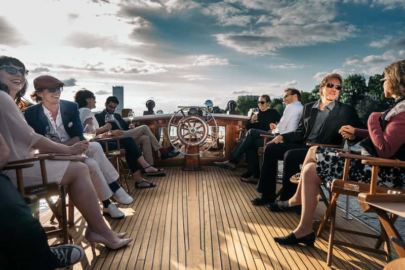 Berlin: Evening Yacht Cruise with Aperitif & Dinner Upgrade - Meeting the Fitzgerald beside Berlin Cathedral