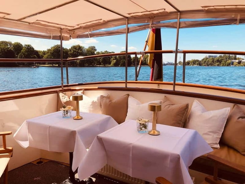 Berlin: Evening Yacht Cruise with Aperitif & Dinner Upgrade - The dinner upgrade and the Patio restaurant ship