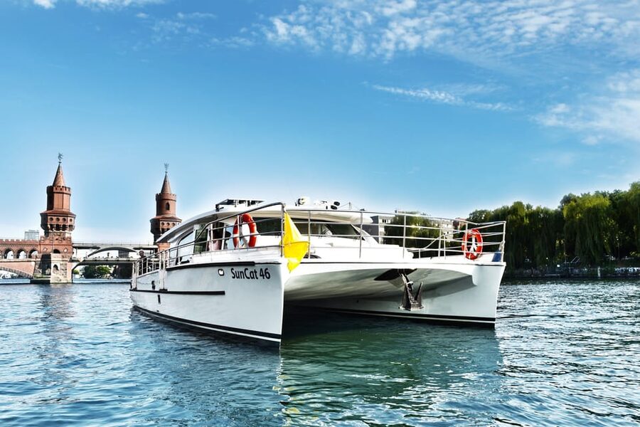 Berlin: Exclusive Boat Tour on a Solar-Powered Catamaran - Finding the harbour at Oberbaumbrücke