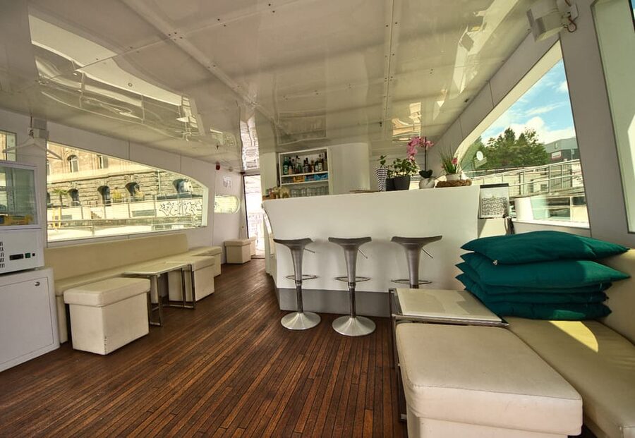 Berlin: Exclusive Boat Tour on a Solar-Powered Catamaran - Hauptbahnhof and the House of World Cultures