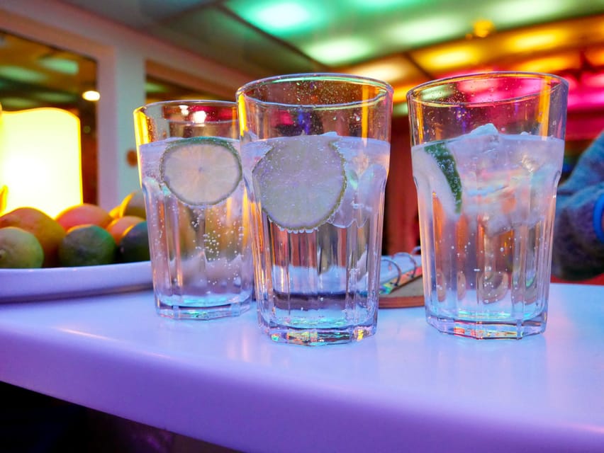 Berlin: Solar Powered Sunset Catamaran Cruise & Audio Guide - Drinks, snacks, blankets, and the small-boat atmosphere