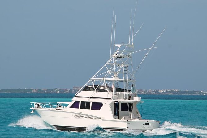 Biggest Luxury Yacht Boat Best in Cancun up to 28 pax - What the crew and service add